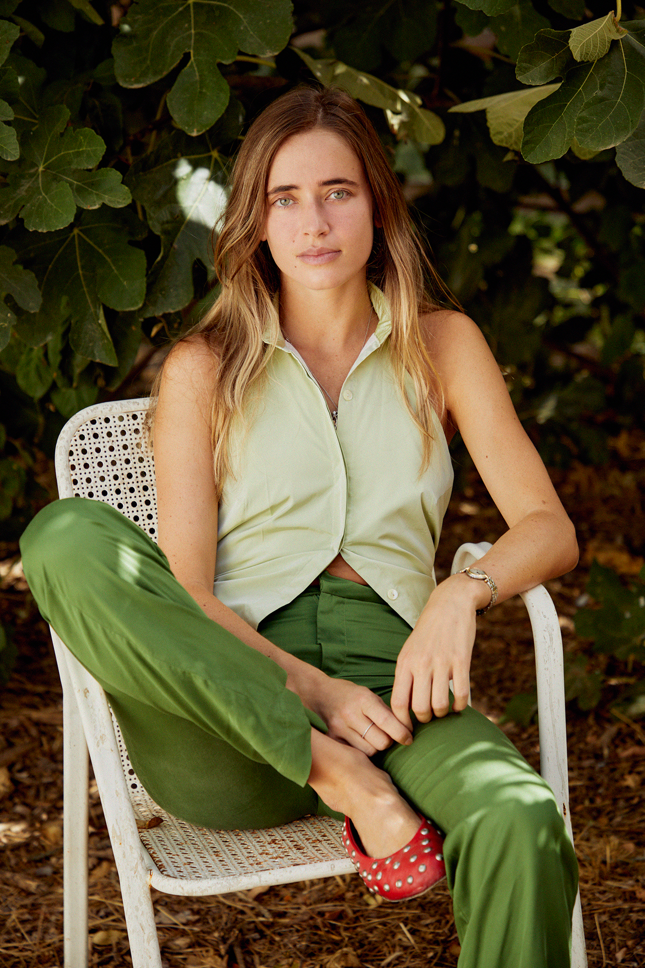 Pistachio green trousers with belt loops and front button, relaxed straight legs