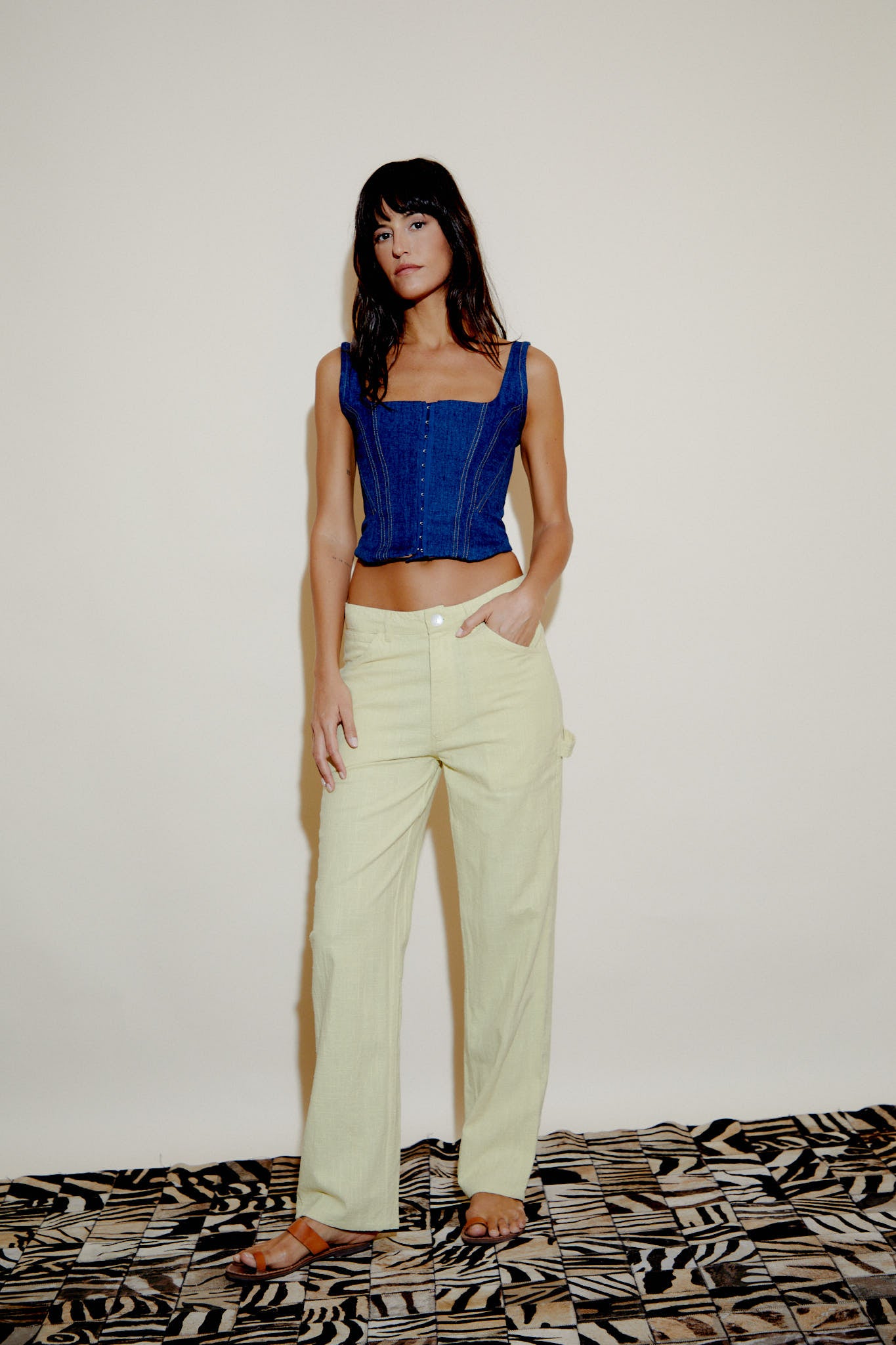 Cecil trousers in light yellow, high waist with front button and straight legs