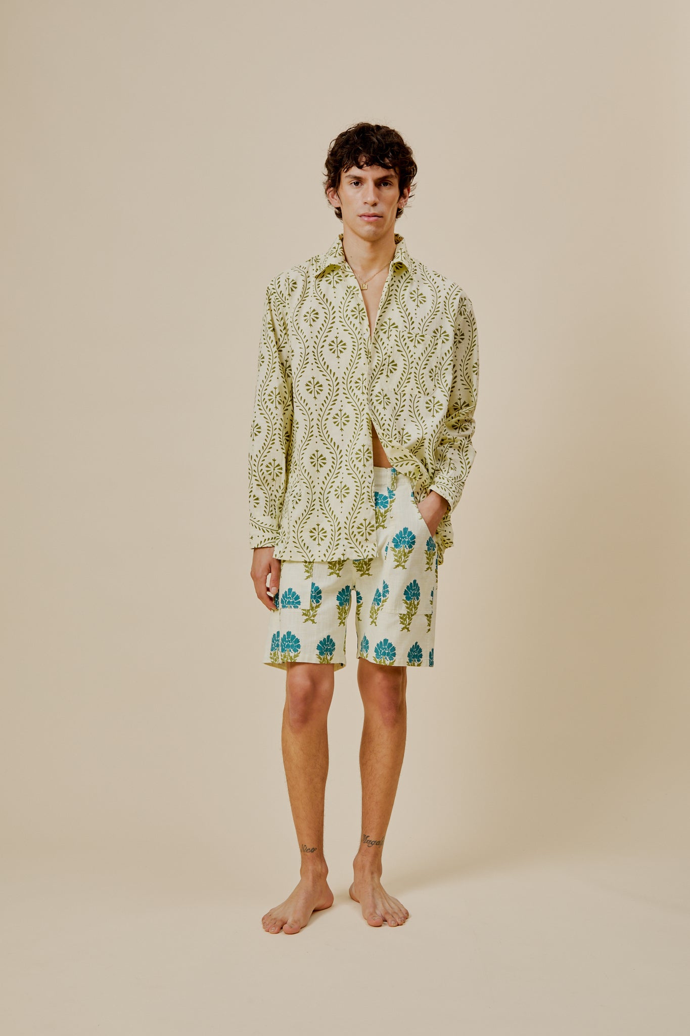 Cream blue floral bermuda shorts, above-knee length with elastic waistband