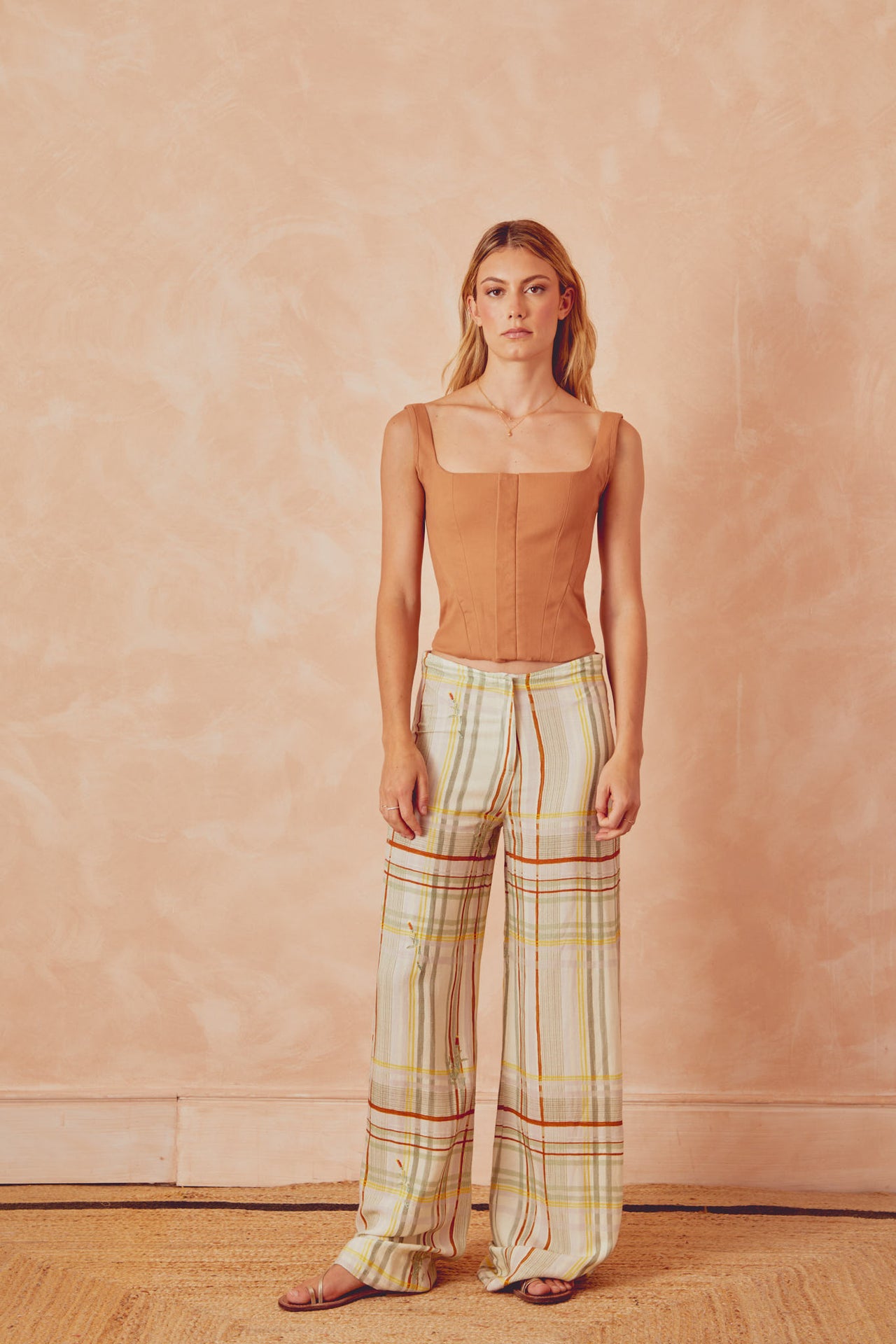 Plaid wide-leg trousers with elastic waist, light base, yellow and orange stripes