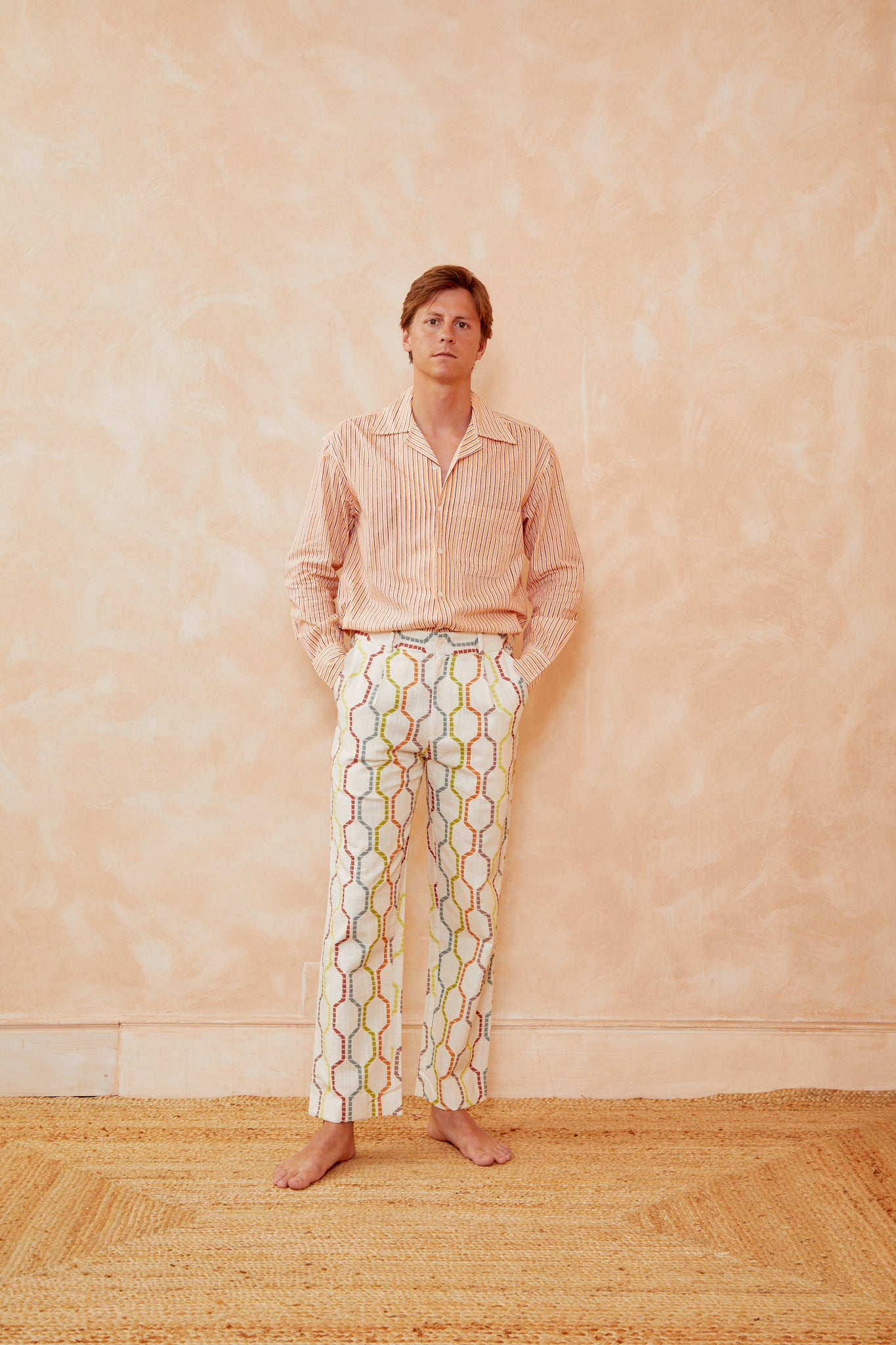 Tony trousers standing, off-white with multicolor linked pattern.