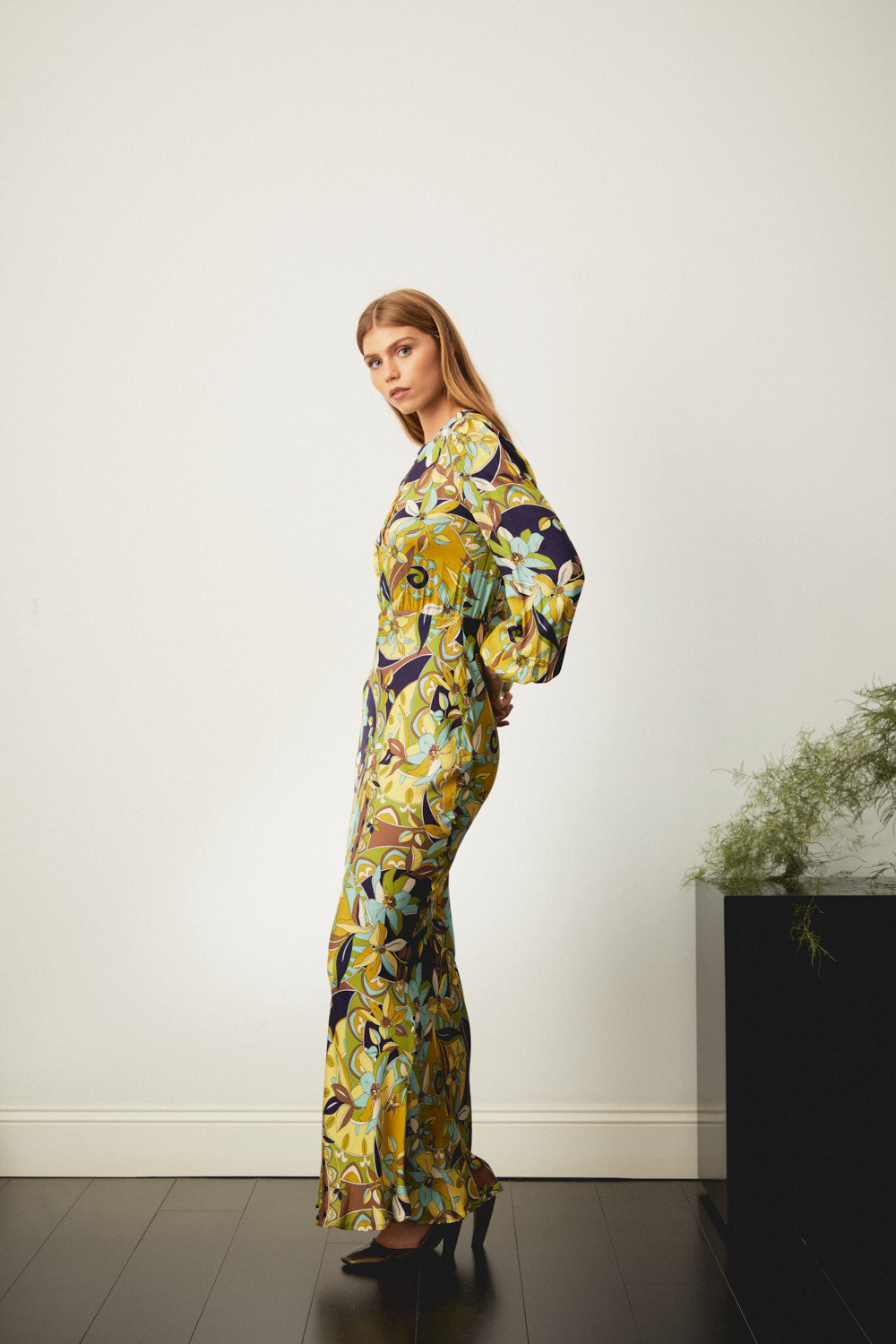 Floral maxi dress with long sleeves and V-neck, yellow with navy accents